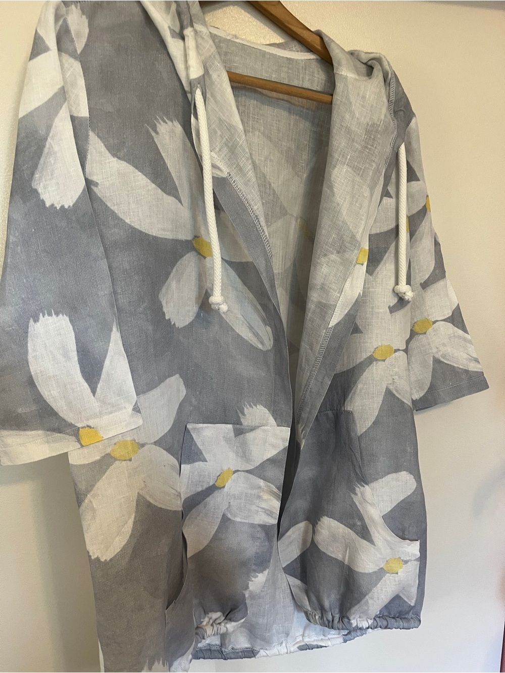 Gray Hooded Linen Tunic with White Floral Print and Yellow Accents - Picture 3 of 5